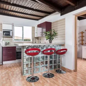 https://villa-ralue.in-canary-islands.com